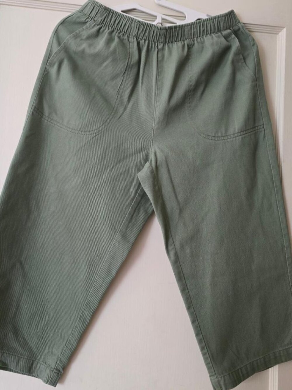 4-6 Small White Stag olive green Capri Elastic Pants with two deep front pockets